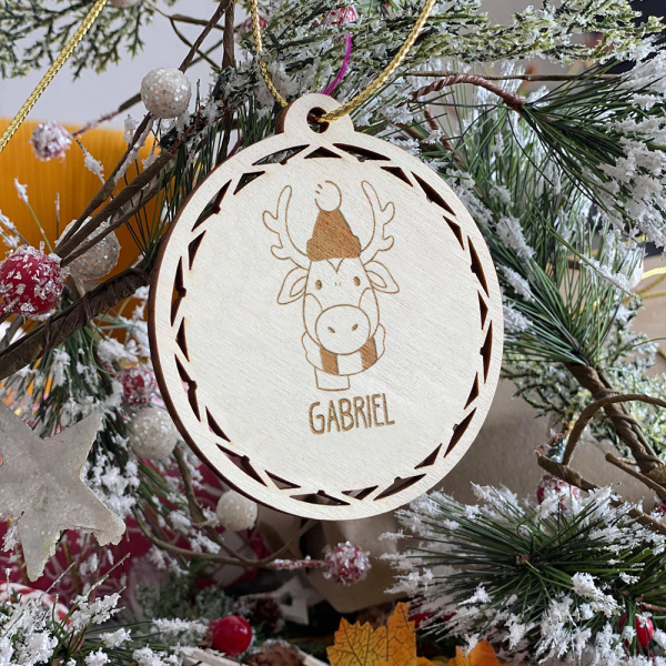 Julekugle i træ personliggjort til barn Julekugle i træ personliggjort til barn