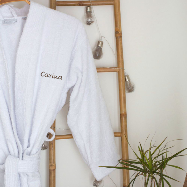 Broderet kimono-badekåbe 420 g Broderet kimono-badekåbe 420 g