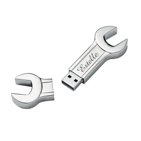 8 GB graveret USB-nøgle i svensknøgleform 8 GB graveret USB-nøgle i svensknøgleform