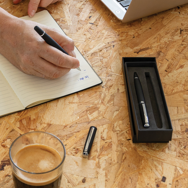 Personligt Deluxe-sæt med kuglepen og rollerpen Personligt Deluxe-sæt med kuglepen og rollerpen