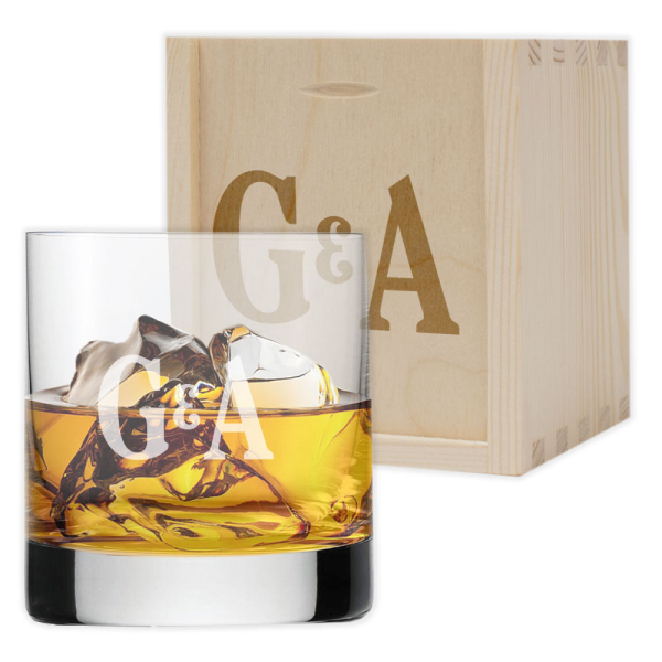 Indgraveret whiskyglas med to initialer Indgraveret whiskyglas med to initialer
