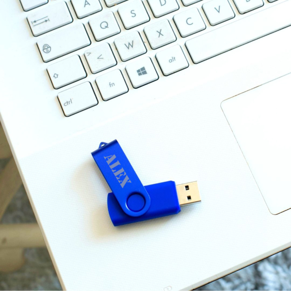 32 GB farvet tilpasset USB-n&oslash;gle med navn