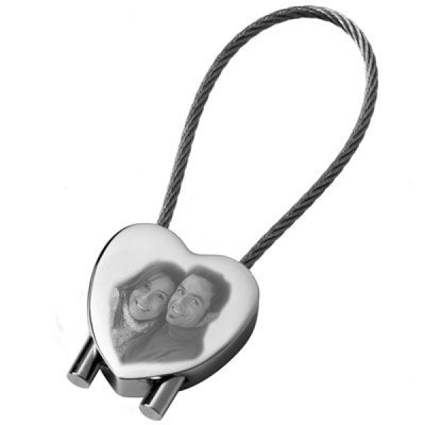 N&oslash;glering love in the pocket